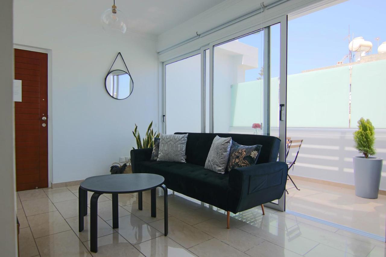 Phaedrus Living: Seaside Luxury Flat Lighthouse 62 Apartment Пафос Екстериор снимка