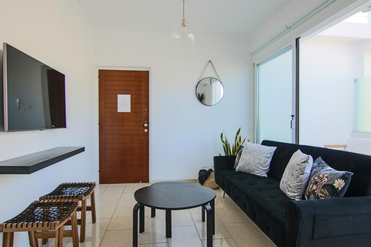 Phaedrus Living: Seaside Luxury Flat Lighthouse 62 Apartment Пафос Екстериор снимка